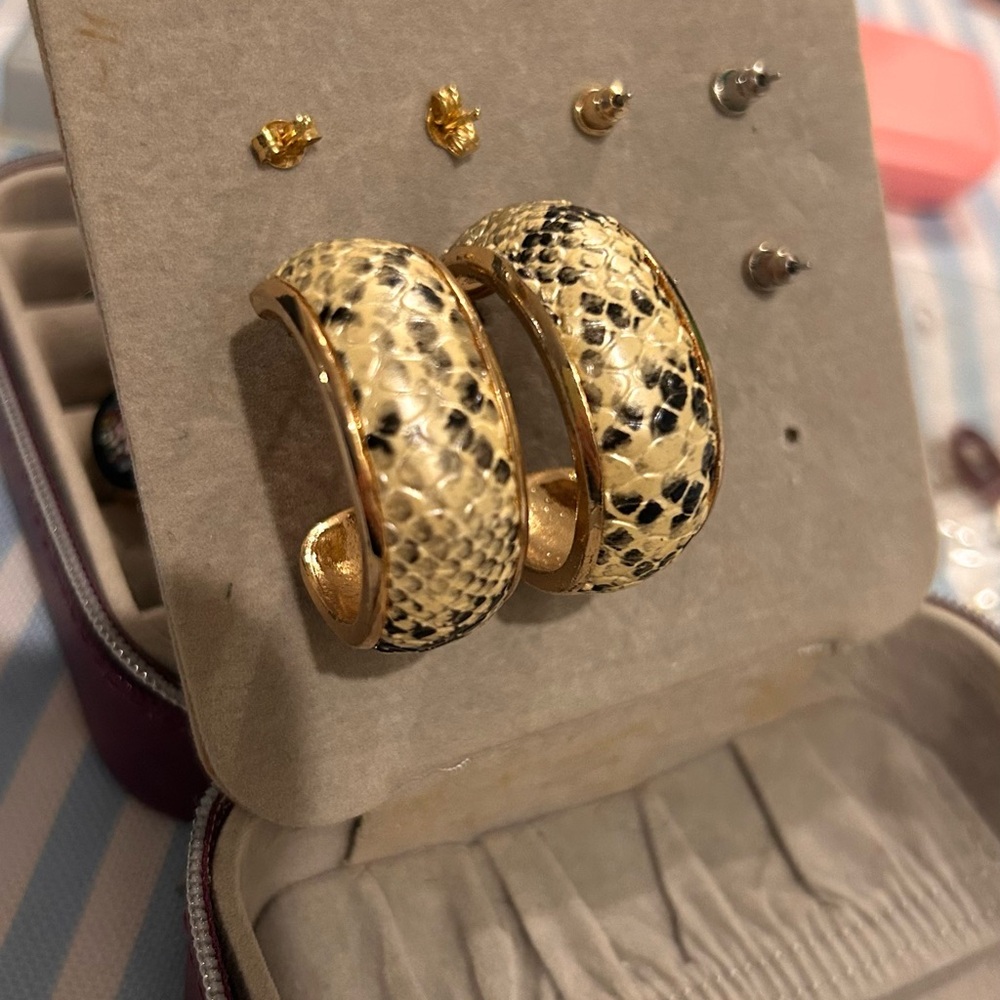 NWOT ZARA Animal print gold with texture Hoop Earrings